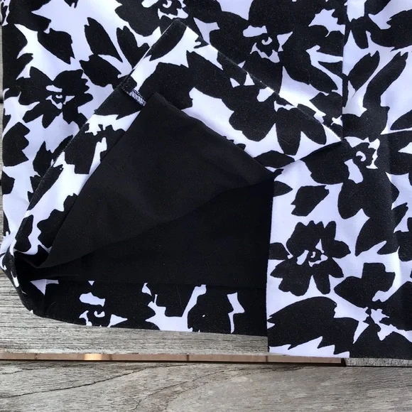 Super Vibrant Black & White Ann Taylor Loft Floral Pencil Skirt Size 10P - Picture 7 of 9